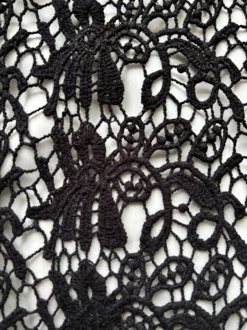 VINCE CAMUTO | Black & White Lace Midi Length Cocktail Dress | Size 8 - Picture 3 of 7